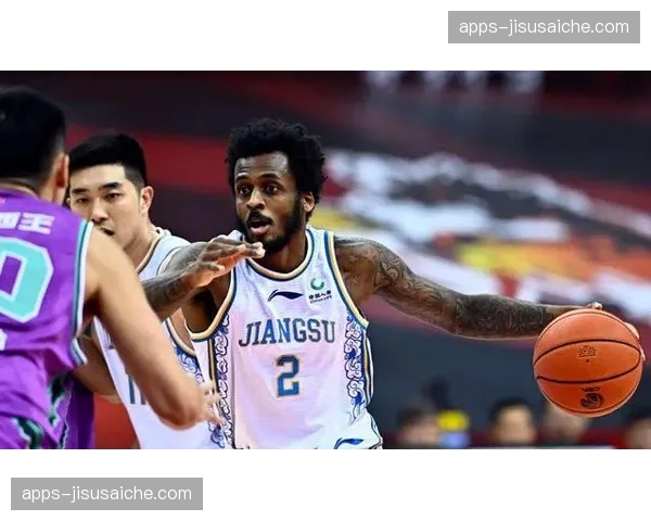 江苏贾尔斯37+19统治内线 大外援成球队进攻绝对核心